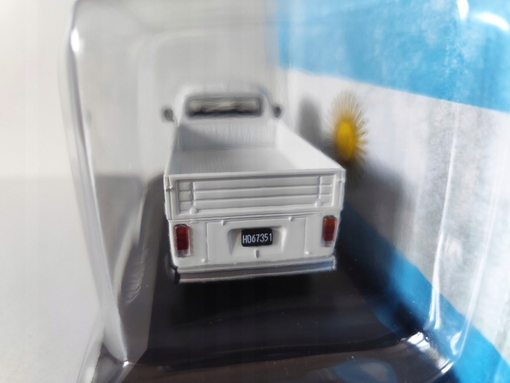 Model kolekcjonerski VOLKSWAGEN Pick-up Kombi T2 1982 VW SALVAT 1:43 Model kolekcjonerski VOLKSWAGEN Pick-up Kombi T2 1982 VW SALVAT 1:43