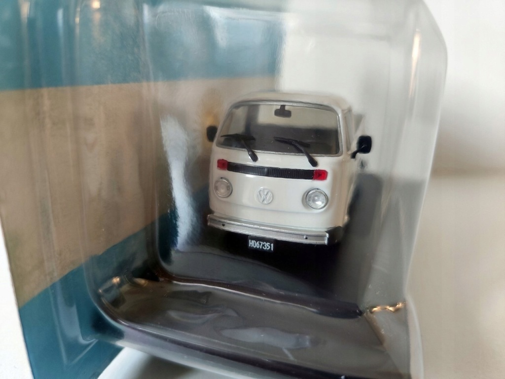 Model kolekcjonerski VOLKSWAGEN Pick-up Kombi T2 1982 VW SALVAT 1:43 Model kolekcjonerski VOLKSWAGEN Pick-up Kombi T2 1982 VW SALVAT 1:43