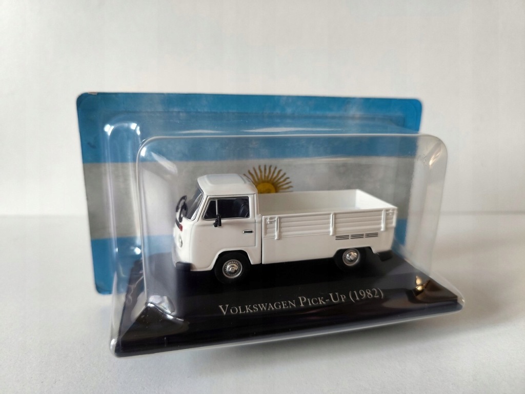 Model kolekcjonerski VOLKSWAGEN Pick-up Kombi T2 1982 VW SALVAT 1:43 Model kolekcjonerski VOLKSWAGEN Pick-up Kombi T2 1982 VW SALVAT 1:43