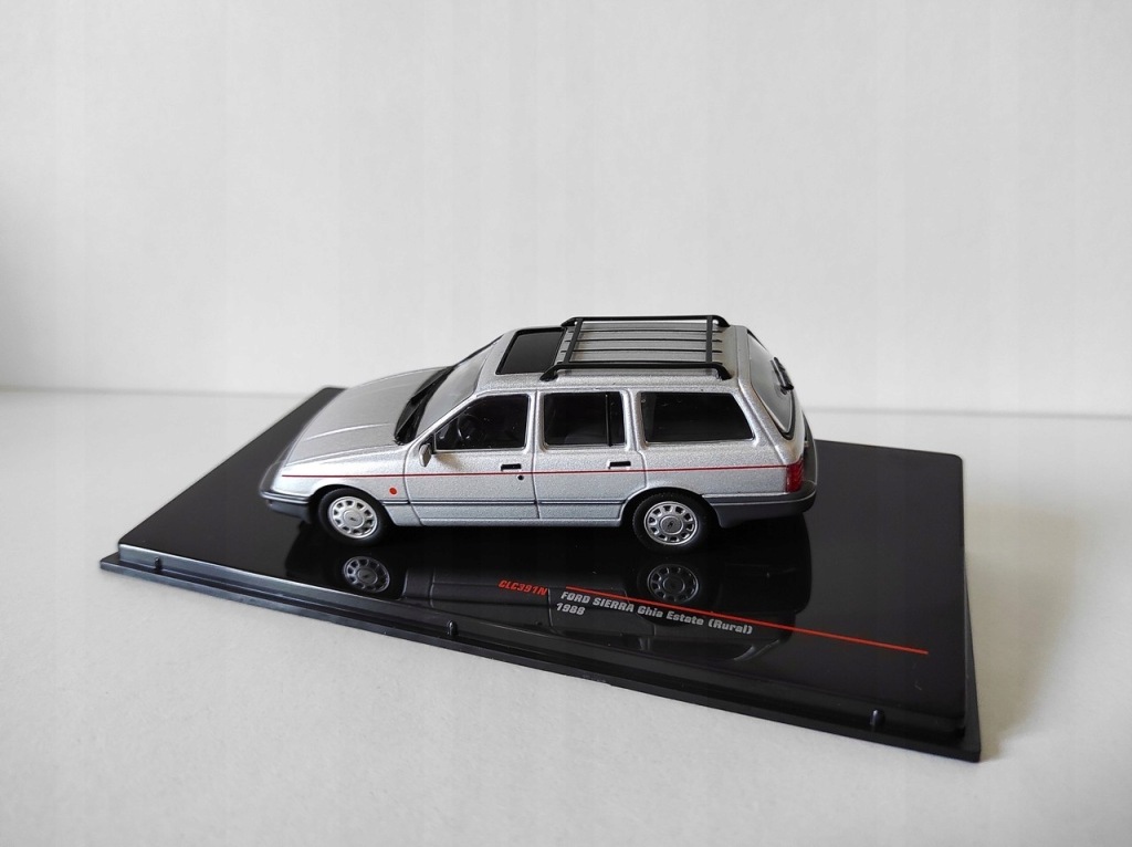 Model kolekcjonerski Ford Sierra Turnier Ghia 1988 (Rural) Srebrny IXO IXO 1:43 Model kolekcjonerski Ford Sierra Turnier Ghia 1988 (Rural) Srebrny IXO IXO 1:43