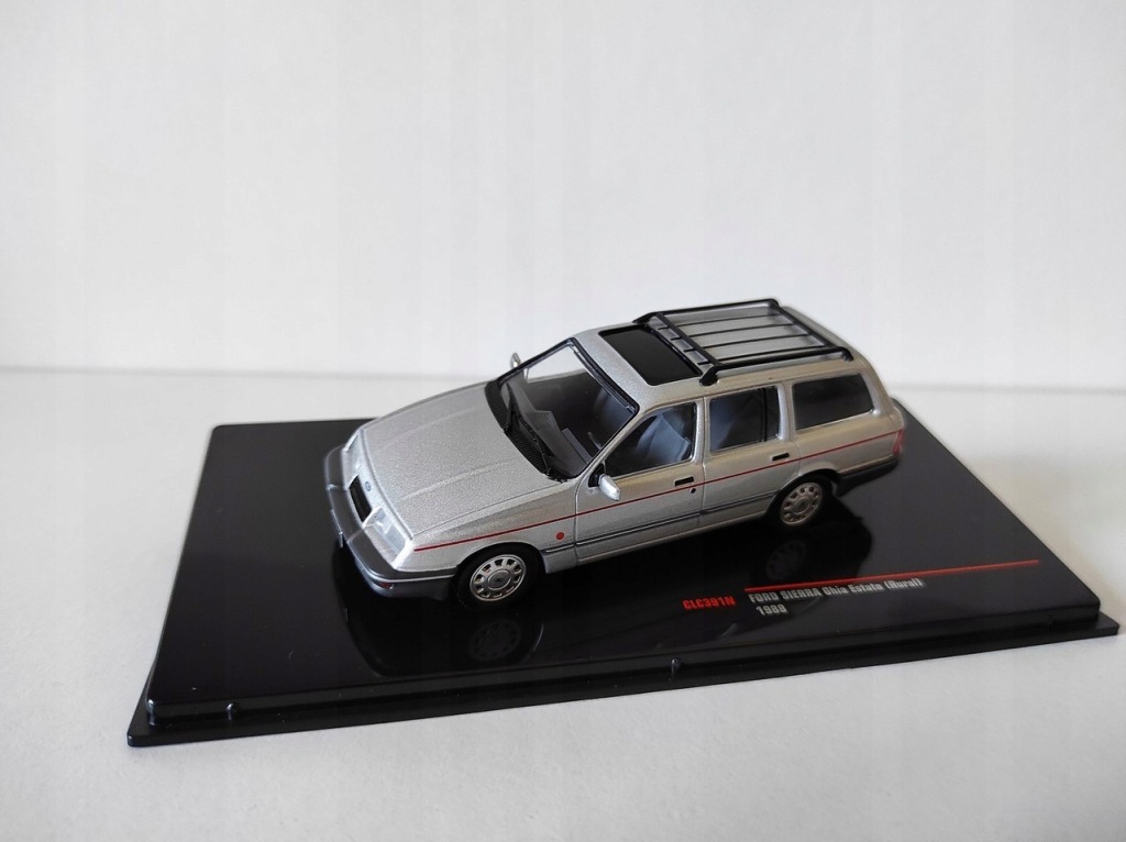 Model kolekcjonerski Ford Sierra Turnier Ghia 1988 (Rural) Srebrny IXO IXO 1:43 Model kolekcjonerski Ford Sierra Turnier Ghia 1988 (Rural) Srebrny IXO IXO 1:43