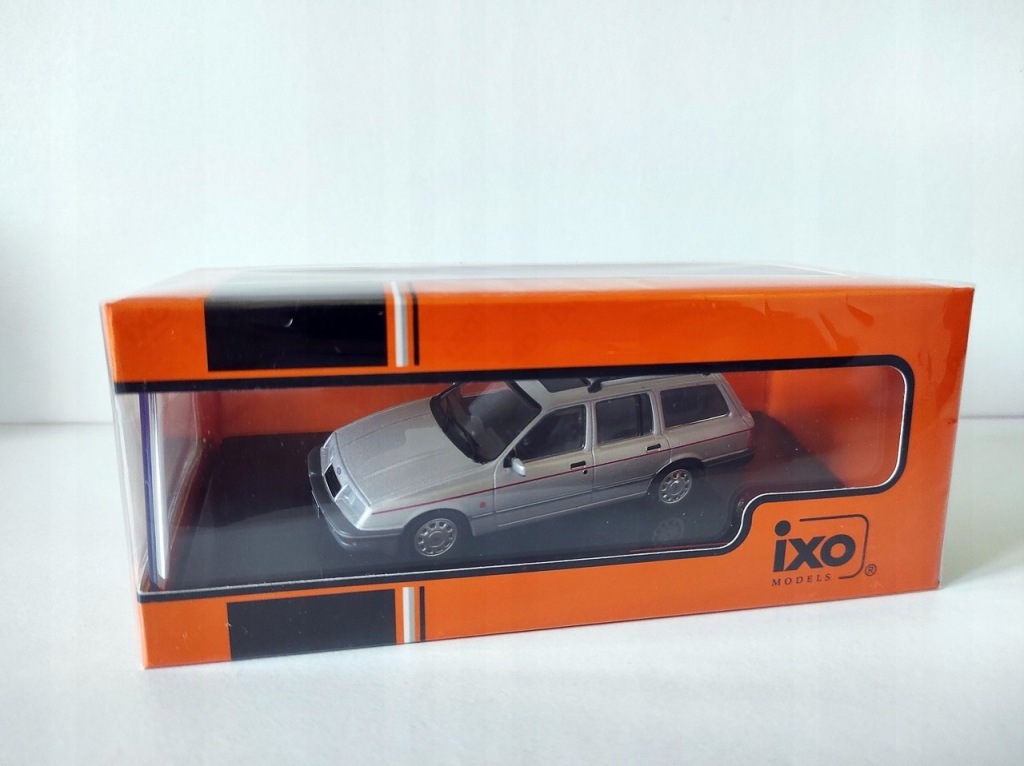 Model kolekcjonerski Ford Sierra Turnier Ghia 1988 (Rural) Srebrny IXO IXO 1:43 Model kolekcjonerski Ford Sierra Turnier Ghia 1988 (Rural) Srebrny IXO IXO 1:43