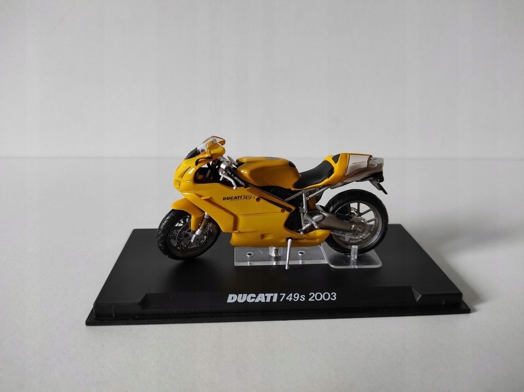 Model kolekcjonerski Ducati 749s 2003 Motor Motocykl 1:24 Model kolekcjonerski Ducati 749s 2003 Motor Motocykl 1:24