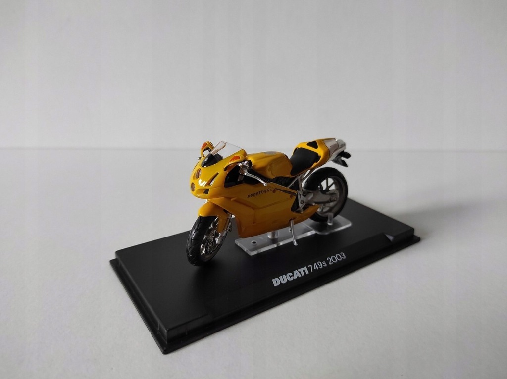 Model kolekcjonerski Ducati 749s 2003 Motor Motocykl 1:24 Model kolekcjonerski Ducati 749s 2003 Motor Motocykl 1:24