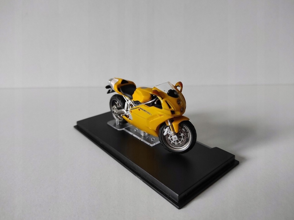 Model kolekcjonerski Ducati 749s 2003 Motor Motocykl 1:24 Model kolekcjonerski Ducati 749s 2003 Motor Motocykl 1:24