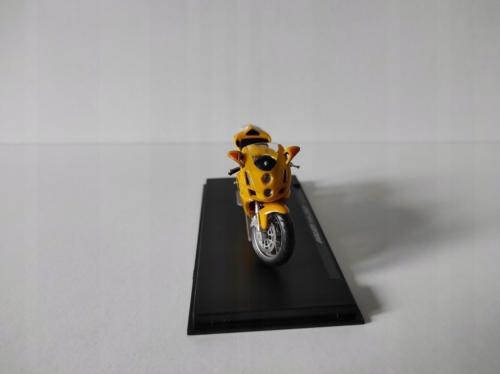 Model kolekcjonerski Ducati 749s 2003 Motor Motocykl 1:24 Model kolekcjonerski Ducati 749s 2003 Motor Motocykl 1:24