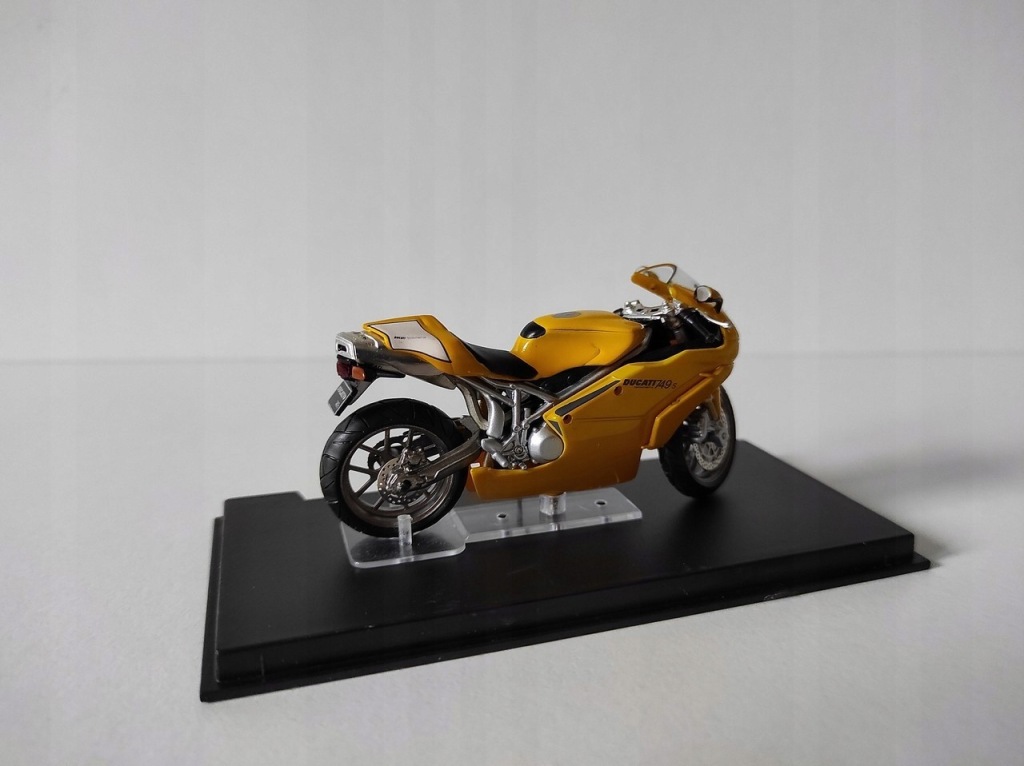 Model kolekcjonerski Ducati 749s 2003 Motor Motocykl 1:24 Model kolekcjonerski Ducati 749s 2003 Motor Motocykl 1:24