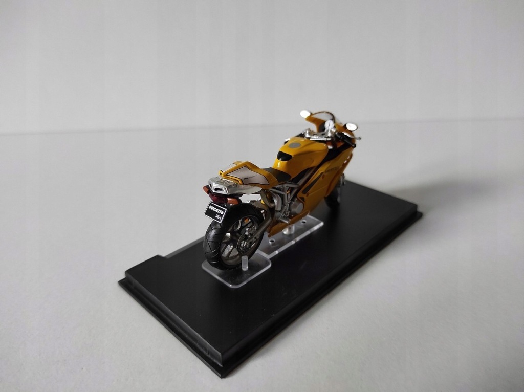 Model kolekcjonerski Ducati 749s 2003 Motor Motocykl 1:24 Model kolekcjonerski Ducati 749s 2003 Motor Motocykl 1:24