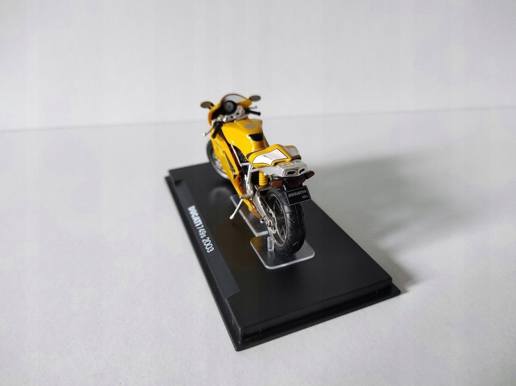 Model kolekcjonerski Ducati 749s 2003 Motor Motocykl 1:24 Model kolekcjonerski Ducati 749s 2003 Motor Motocykl 1:24