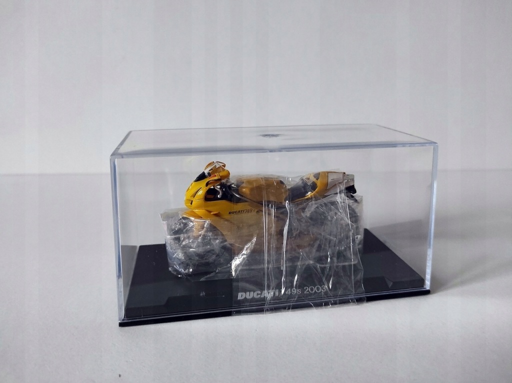 Model kolekcjonerski Ducati 749s 2003 Motor Motocykl 1:24 Model kolekcjonerski Ducati 749s 2003 Motor Motocykl 1:24