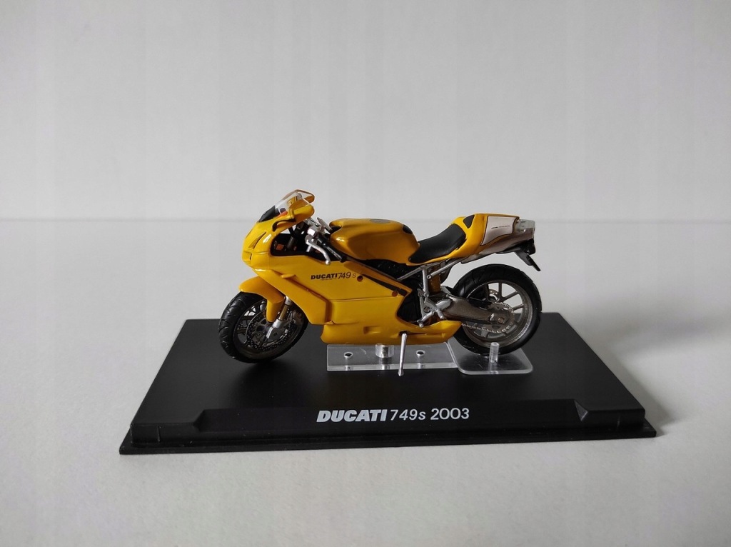 Model kolekcjonerski Ducati 749s 2003 Motor Motocykl 1:24 Model kolekcjonerski Ducati 749s 2003 Motor Motocykl 1:24