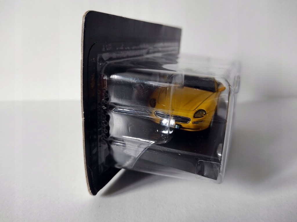 Model kolekcjonerski MASERATI SPYDER GT 2001 1:43 Model kolekcjonerski MASERATI SPYDER GT 2001 1:43