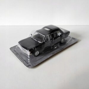 Model kolekcjonerski Fiat 130 Papamobil KULTOWE AUTA PRL DEAGOSTINI Kap 1:43