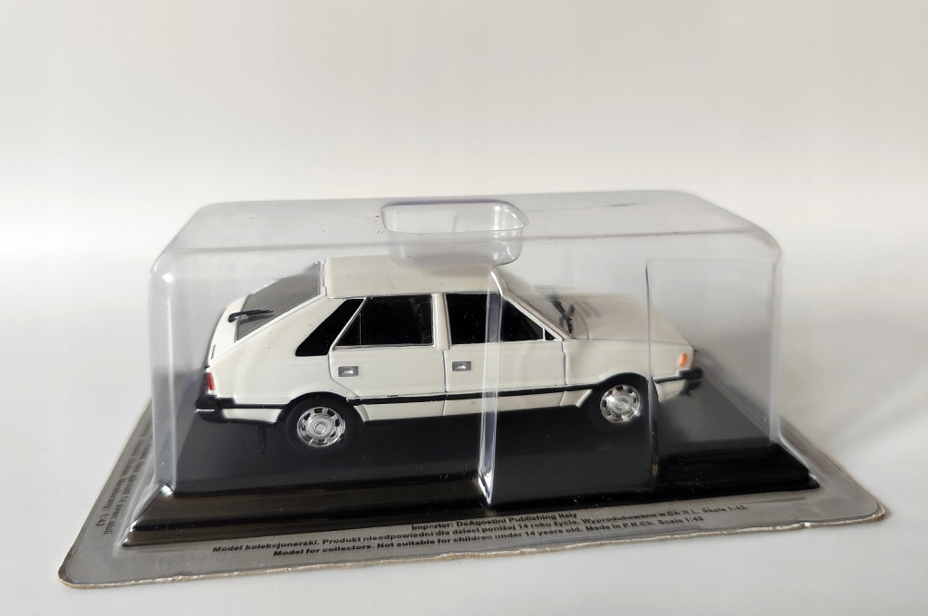 Model kolekcjonerski FSO Polonez 1500 Legendarne samochody DEAGOSTINI kultowe auta PRL 1:43 Model kolekcjonerski FSO Polonez 1500 Legendarne samochody DEAGOSTINI kultowe auta PRL 1:43