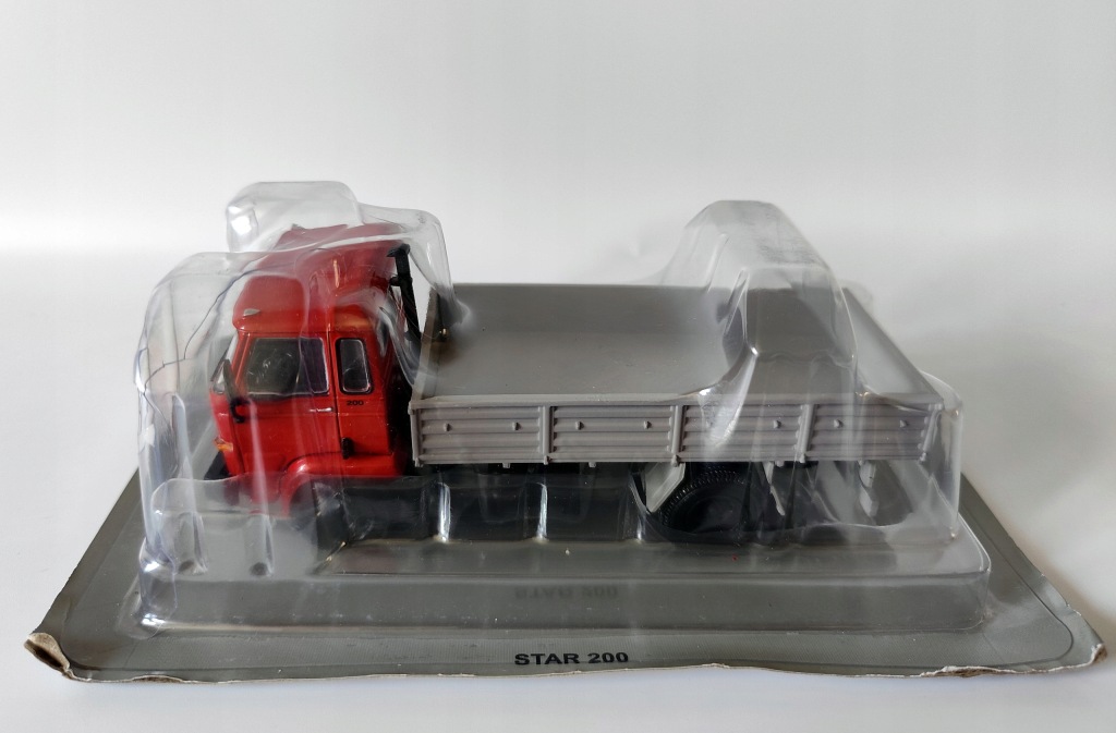 Model kolekcjonerski STAR 200 Kultowe Ciężarówki PRL-u DeAgostini Gazetka Hu 1:43 Model kolekcjonerski STAR 200 Kultowe Ciężarówki PRL-u DeAgostini Gazetka Hu 1:43