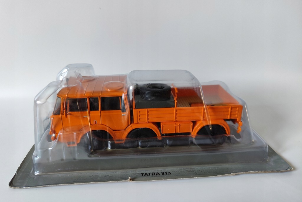 Model kolekcjonerski Tatra 813 Kultowe Ciężarówki PRL-u + Gazetka HU 1:43 Model kolekcjonerski Tatra 813 Kultowe Ciężarówki PRL-u + Gazetka HU 1:43