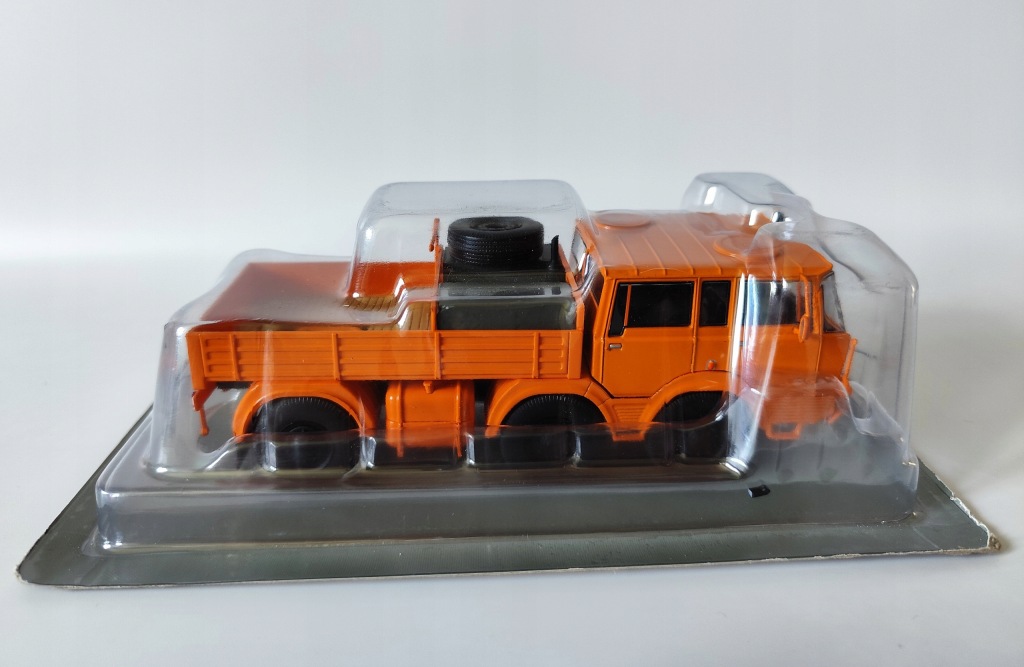Model kolekcjonerski Tatra 813 Kultowe Ciężarówki PRL-u + Gazetka HU 1:43 Model kolekcjonerski Tatra 813 Kultowe Ciężarówki PRL-u + Gazetka HU 1:43