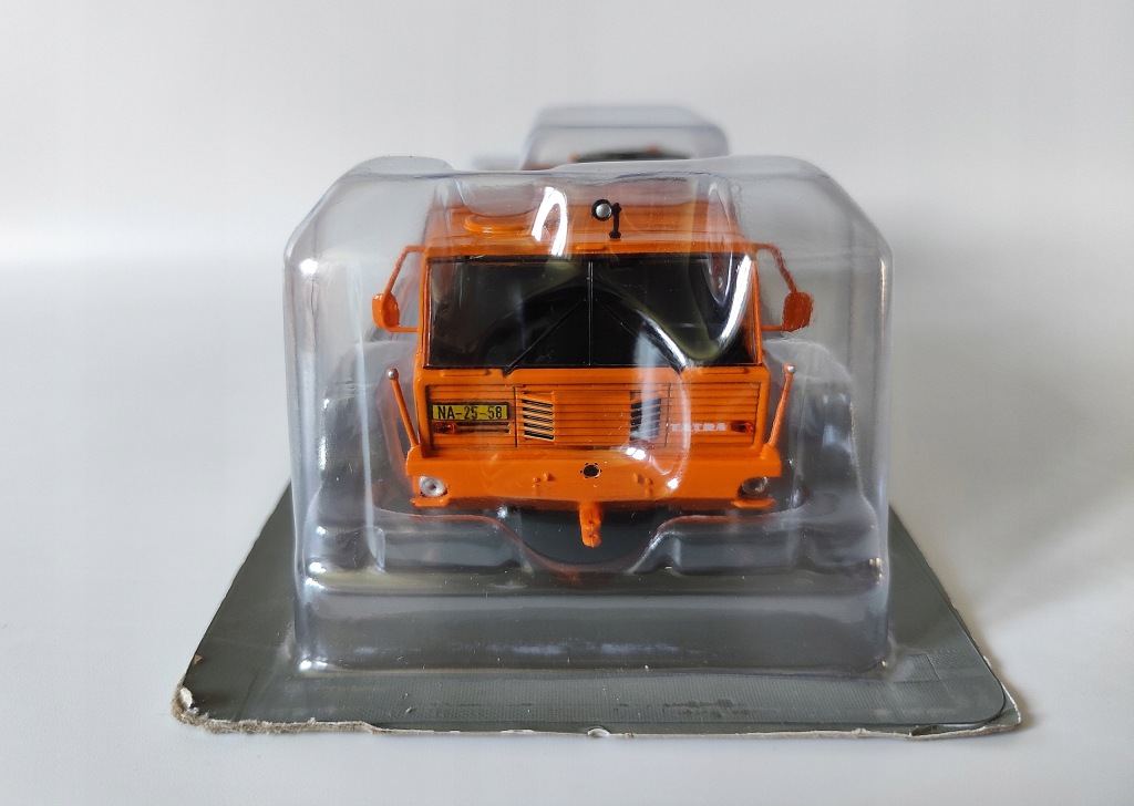Model kolekcjonerski Tatra 813 Kultowe Ciężarówki PRL-u + Gazetka HU 1:43 Model kolekcjonerski Tatra 813 Kultowe Ciężarówki PRL-u + Gazetka HU 1:43