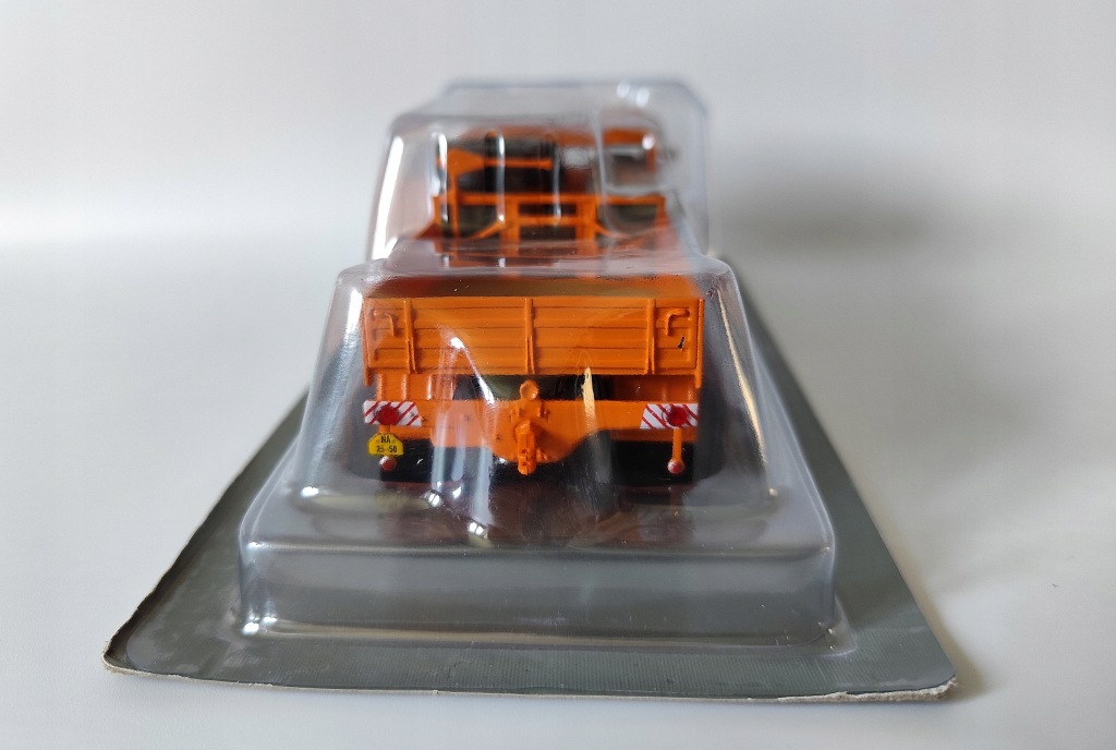 Model kolekcjonerski Tatra 813 Kultowe Ciężarówki PRL-u + Gazetka HU 1:43 Model kolekcjonerski Tatra 813 Kultowe Ciężarówki PRL-u + Gazetka HU 1:43