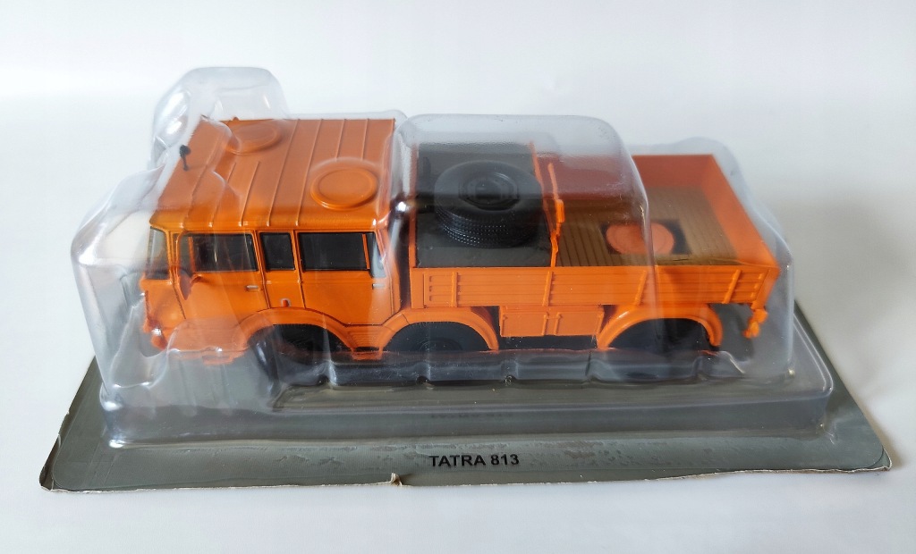 Model kolekcjonerski Tatra 813 Kultowe Ciężarówki PRL-u + Gazetka HU 1:43 Model kolekcjonerski Tatra 813 Kultowe Ciężarówki PRL-u + Gazetka HU 1:43
